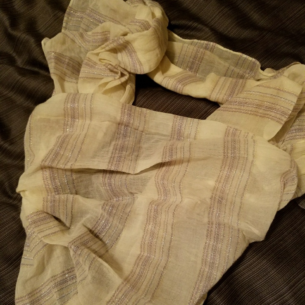 Scarfs - Picture 3 of 4