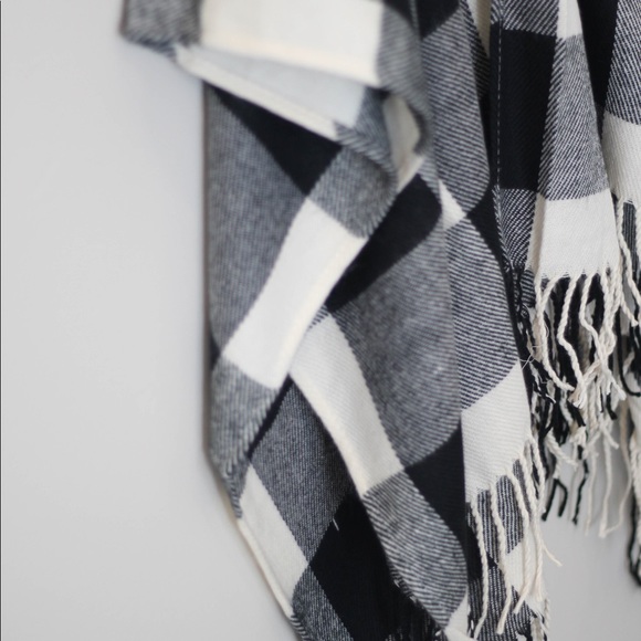 LAST ONE!!! Plaid Poncho Ivory/black - Picture 8 of 8