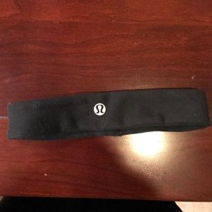 Black lululemon headband