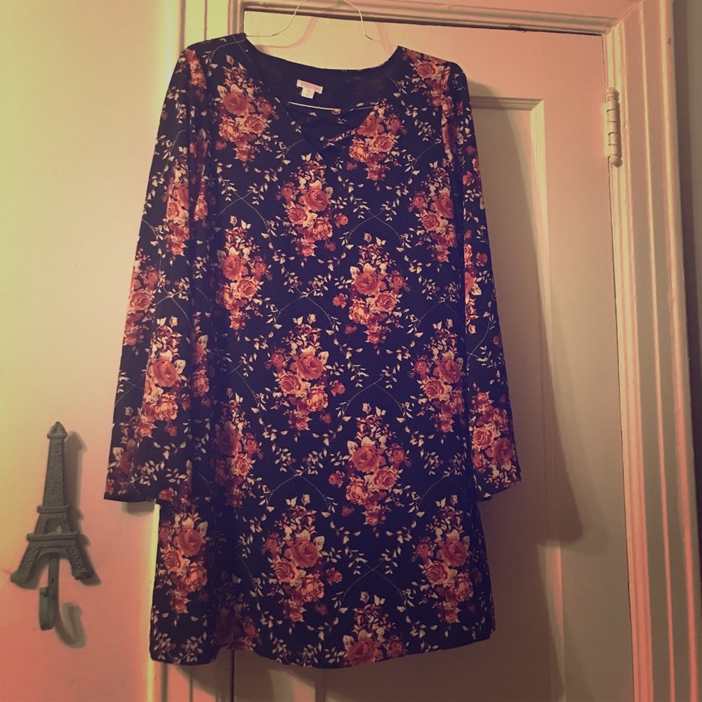 Boho Floral bell sleeved fall dress!