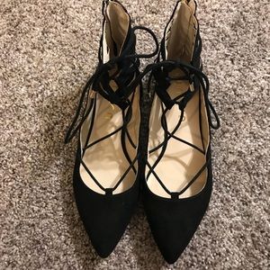 Tie-Up Pointed Toe Shoe