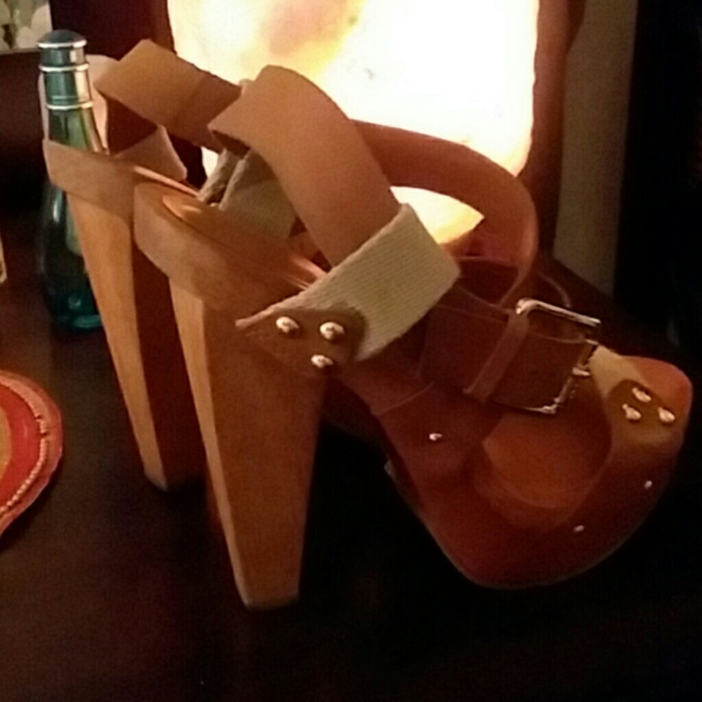 Michael Kors Wooden Heels - Picture 3 of 7