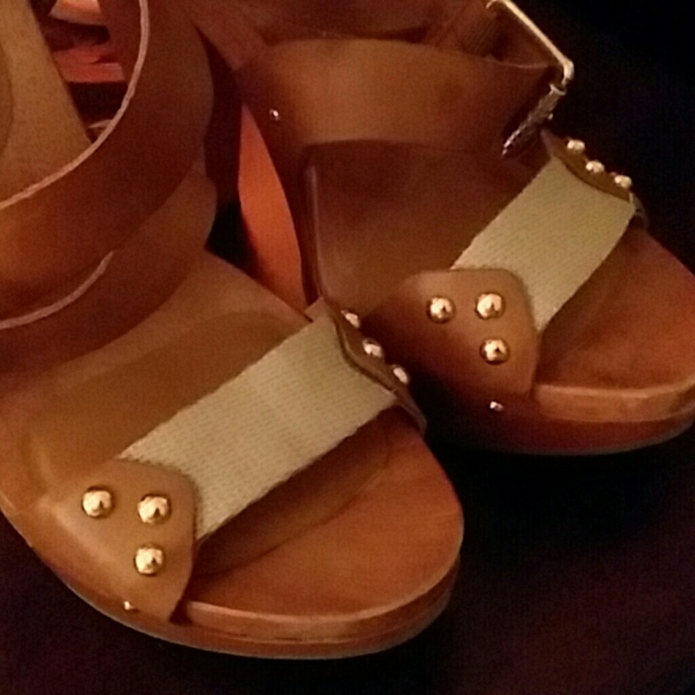 Michael Kors Wooden Heels - Picture 7 of 7