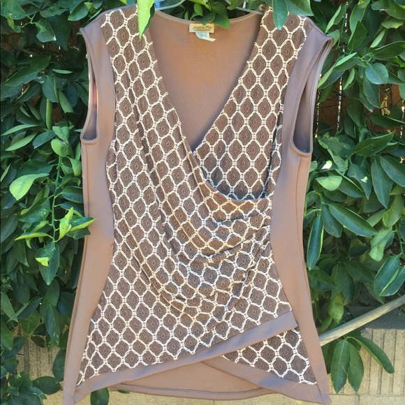 💜Lovely blouse. Small snag on back. Worn once - Picture 2 of 8