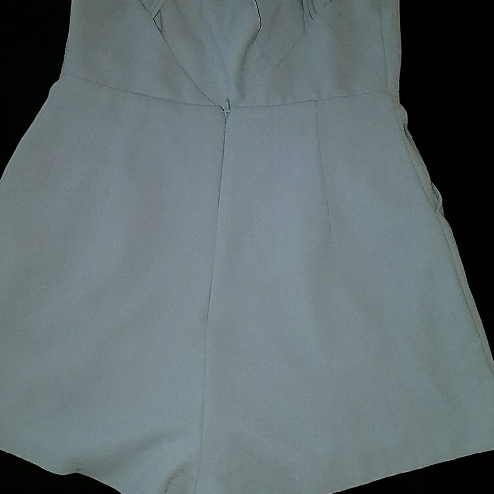 Backless romper - Picture 5 of 5