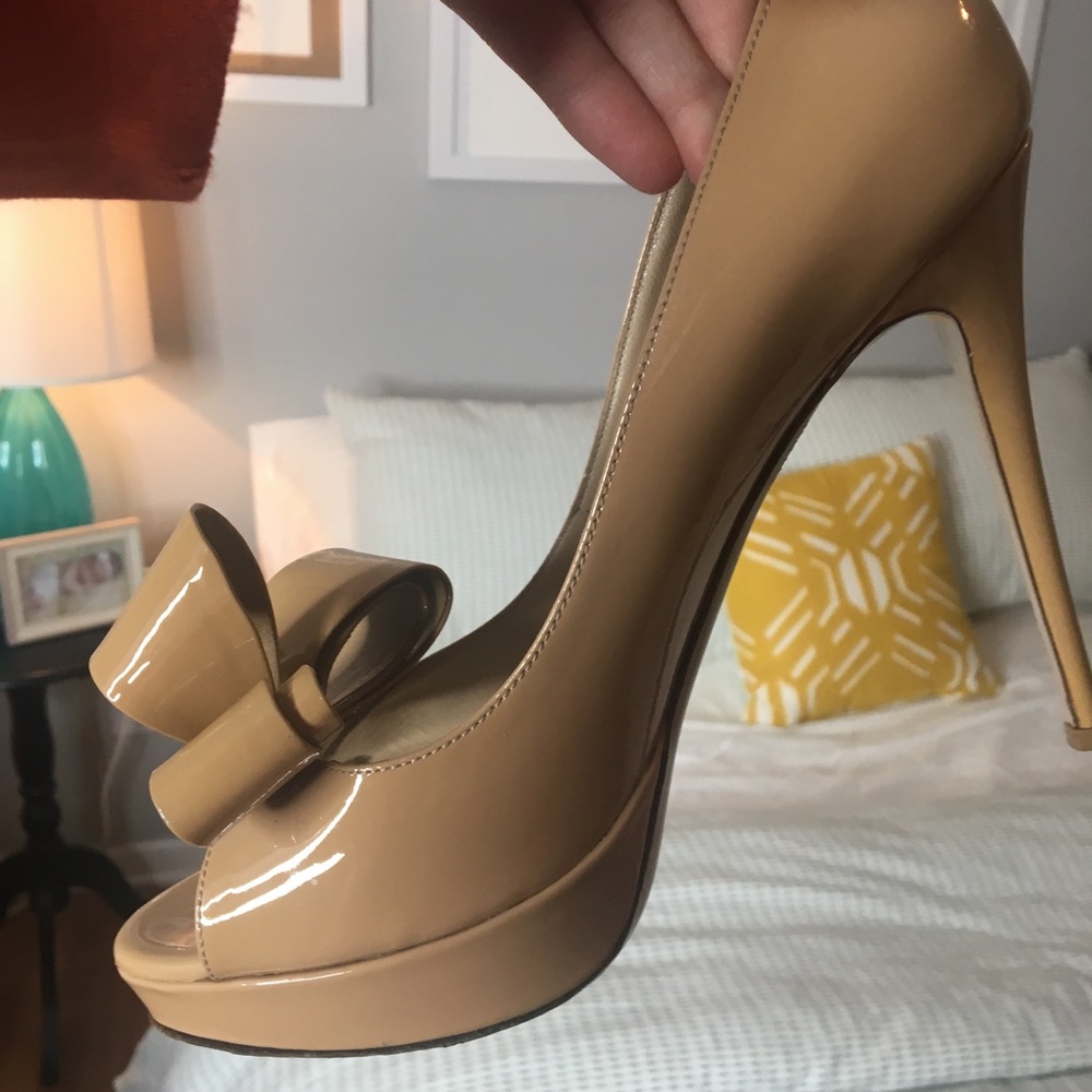 VALENTINO BOW TIE HEELS ---- size 8.5