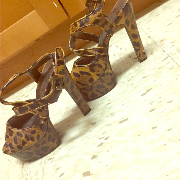 Cheetah print heels - Picture 1 of 1