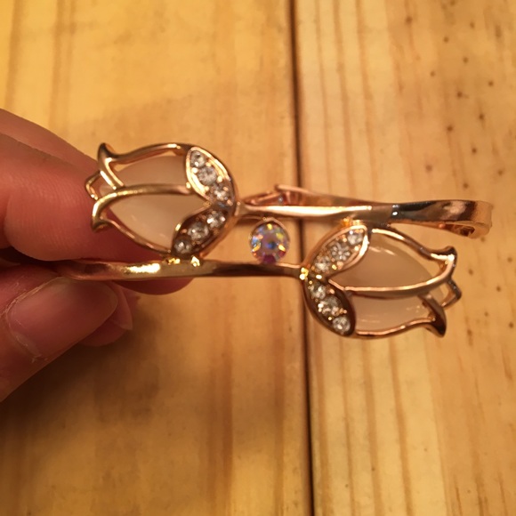 Vintage rose gold natural opal tulip bangle - Picture 6 of 6