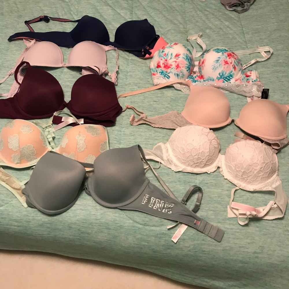 BUNDLE OF 8 BRAS ❤️💋