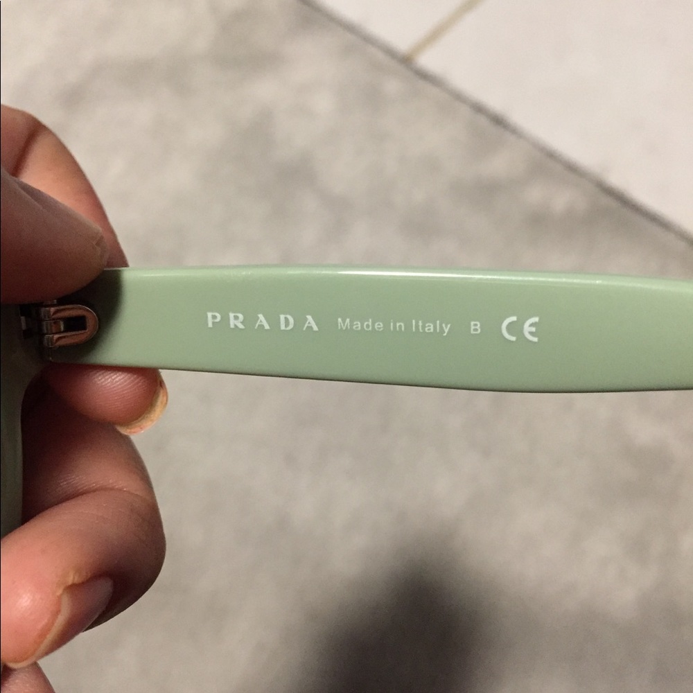 💯 % Prada Sunglasses 😎 - Picture 2 of 3
