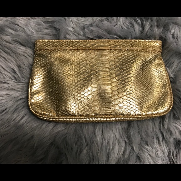Guess Handbags - 💜closet clear out sale 💜Gently loved
