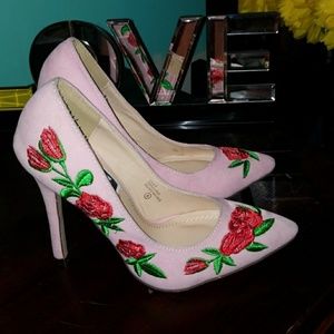 BLACK FRIDAY     Velvet pink roses pump