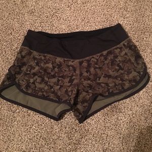 Lululemon shorts size 6