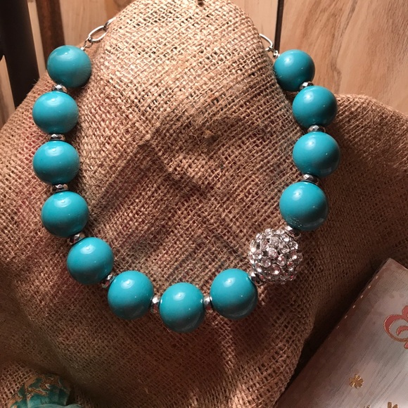 Jewelry - Great looking statement necklace