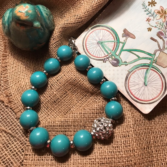 Great looking statement necklace - Picture 2 of 3