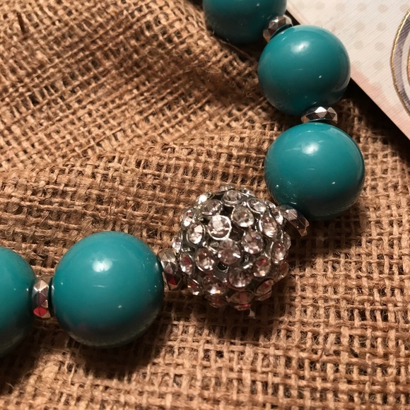 Great looking statement necklace - Picture 3 of 3