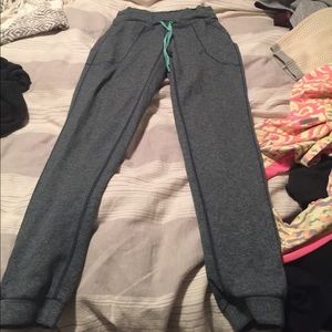 Worn a few times lululemon rulu sweatpants size 6