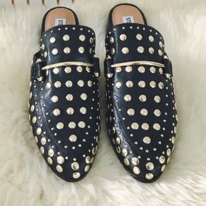 🔥STEVE MADDEN black leather mules w/gold studs🔥