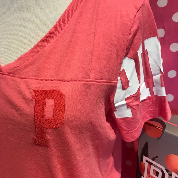 NWT VS PINK v-Neck Tee - Picture 2 of 4