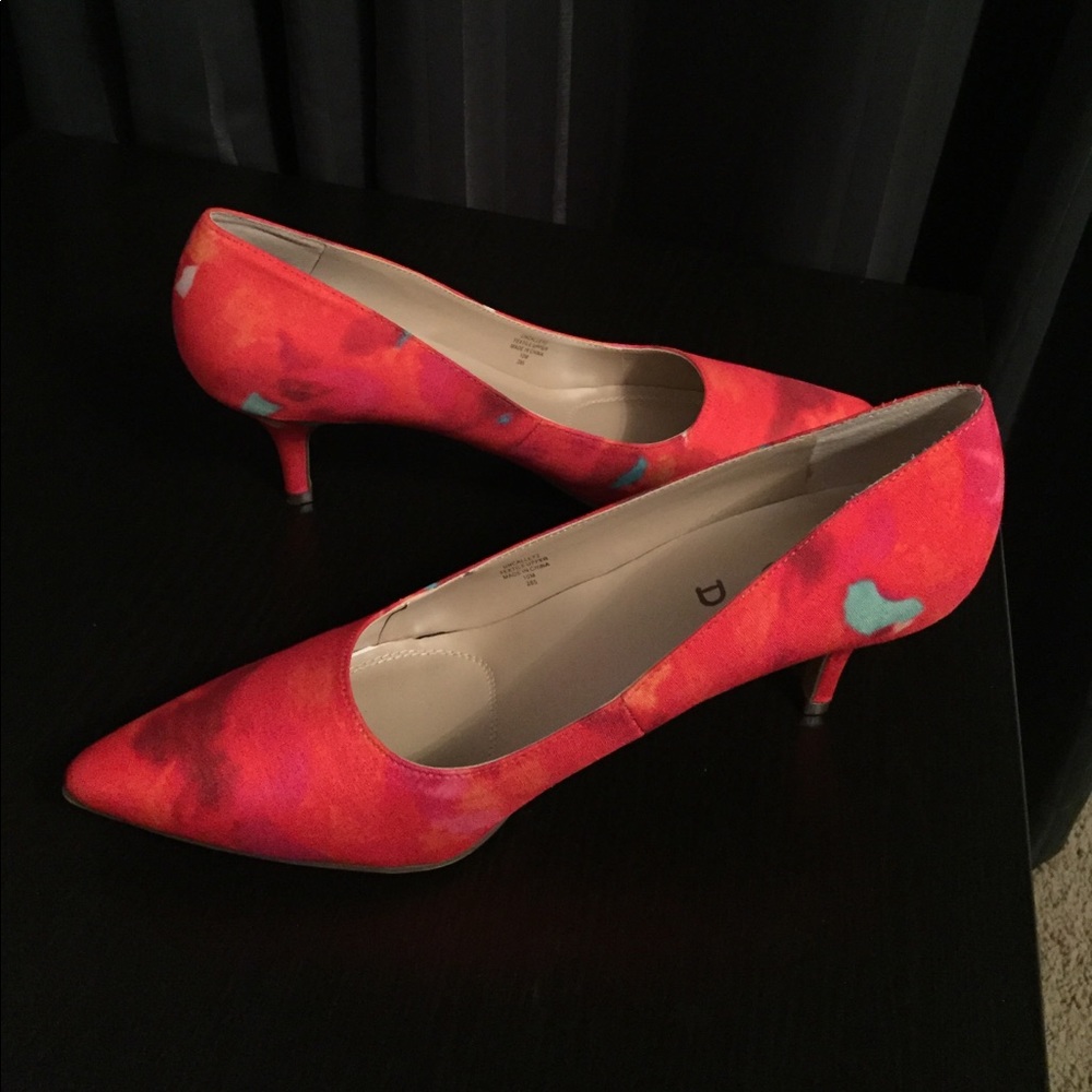 Adorable bright, colorful heels, hardly worn!