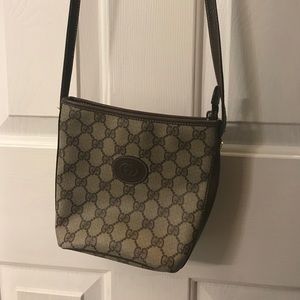 Gucci cross body purse(authentic)(gently preloved)