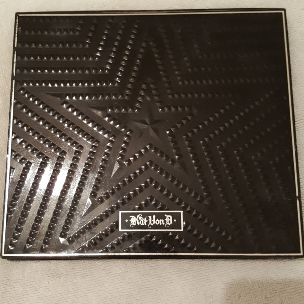Kat Von D Star Studded Eyeshadow Book (no box)