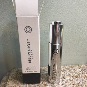 Monet Rejuveniqe Oil