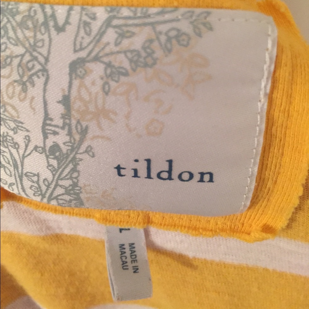Free top with bundle of 3 items purchase or more - Picture 4 of 6