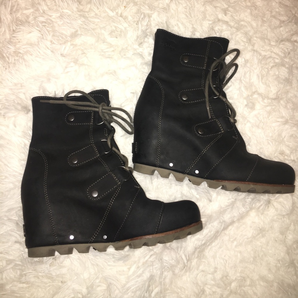 Sorel: Joan of Arctic Black Wedge Winter Boots