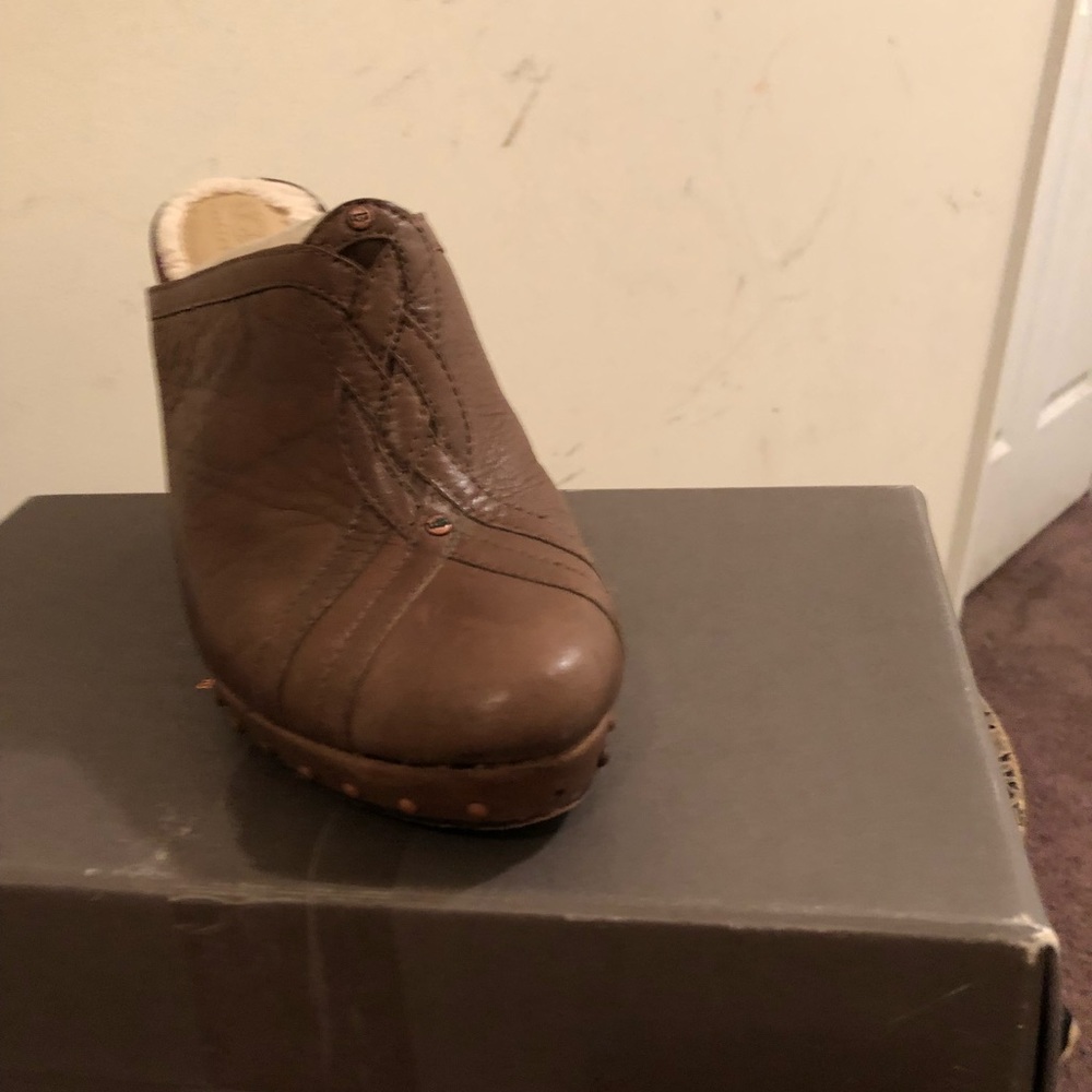 UGGS Wedge clogs