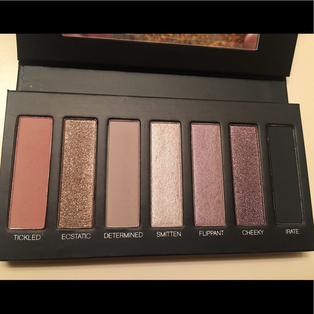 Younique eyeshadow pallette