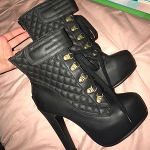 ✨Black high heel boots✨