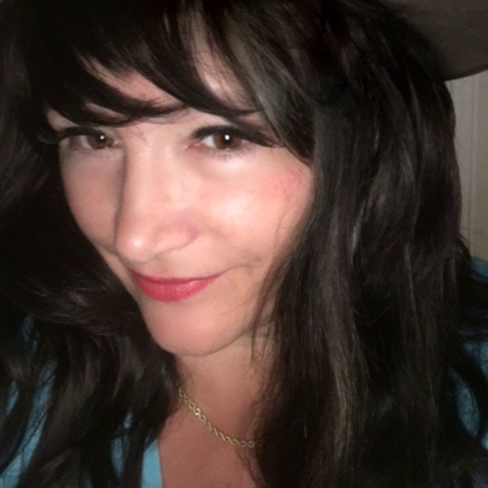 Meet your Posher, Suzanne