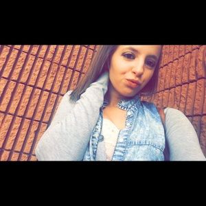 Meet your Posher, Raquel