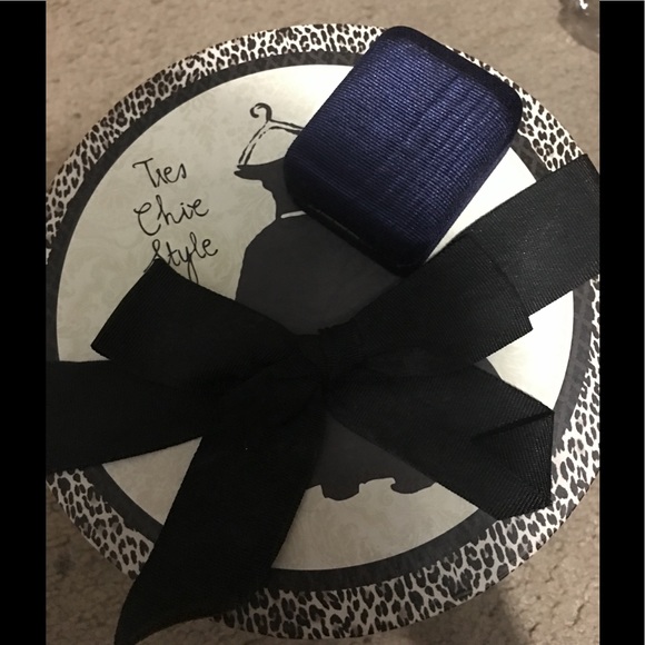 EARRINGS ZIRCONIAN STONE IN A BOX - Picture 2 of 3