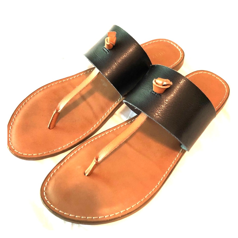 Great target sandals! Only worn a few times!