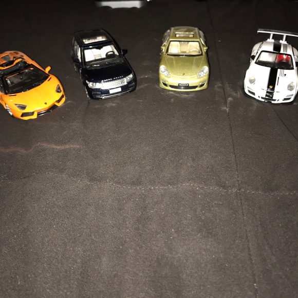 4 sets of toy cars - Picture 1 of 4