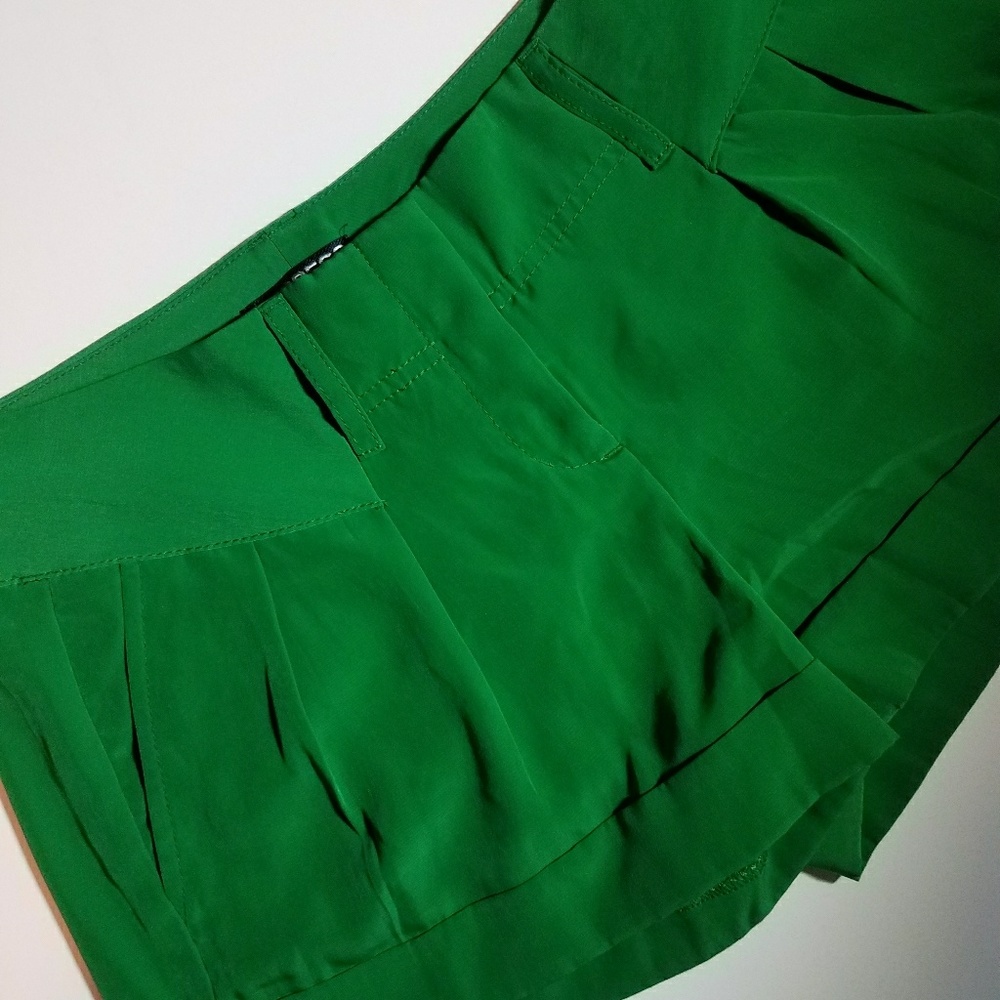 Pleated shorts