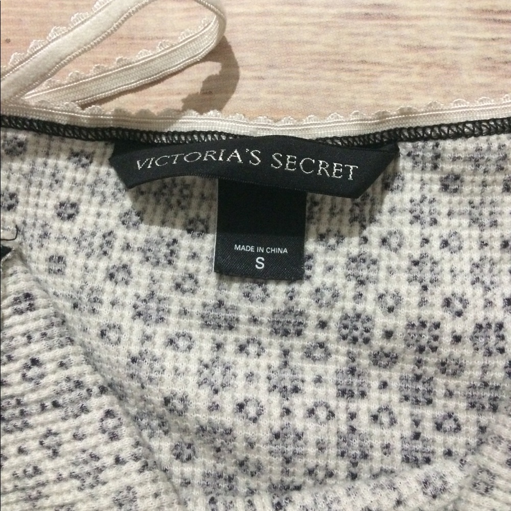 Victoria's Secret Sleep Tank - Picture 2 of 3