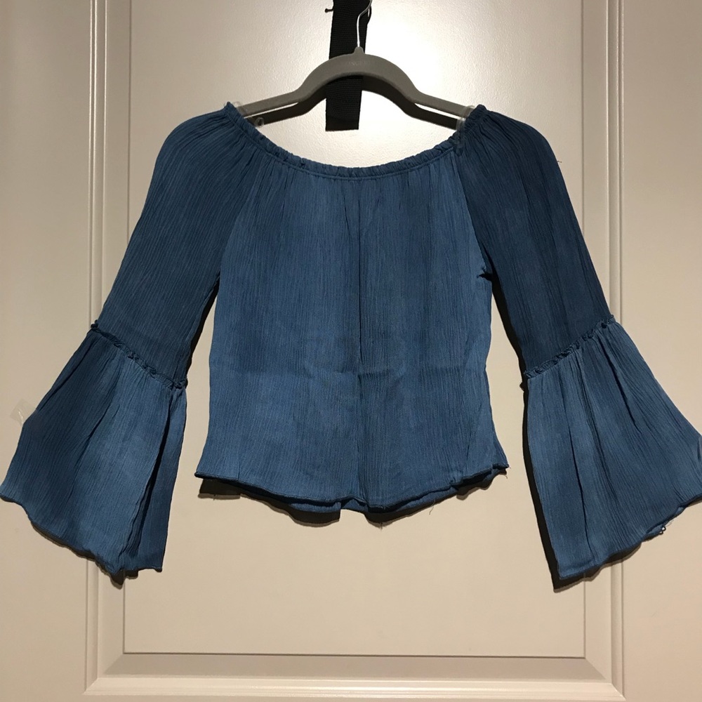 OFF THE SHOULDER TOP