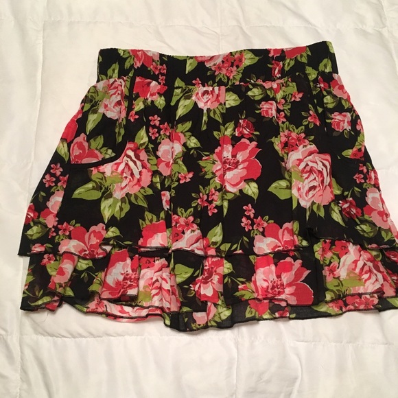 Xhilaration pink floral mini skirt - Picture 1 of 3