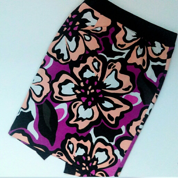 Fuchsia Floral Envelope Skirt - Picture 6 of 8