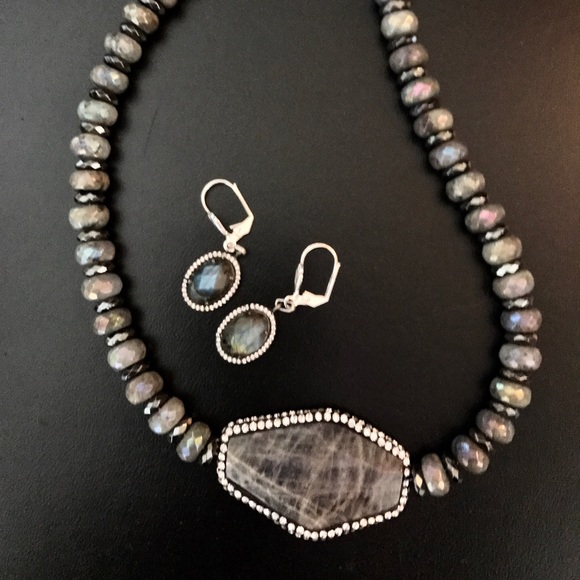 ⚜️Lady Luxxe ~ Labradorite Pendant Necklace⚜️ - Picture 1 of 8