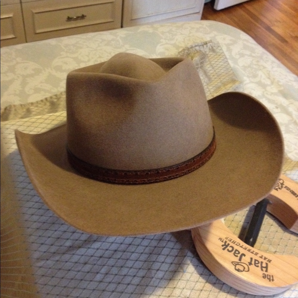 AKUBRA Snowy River Hat by David Morgan