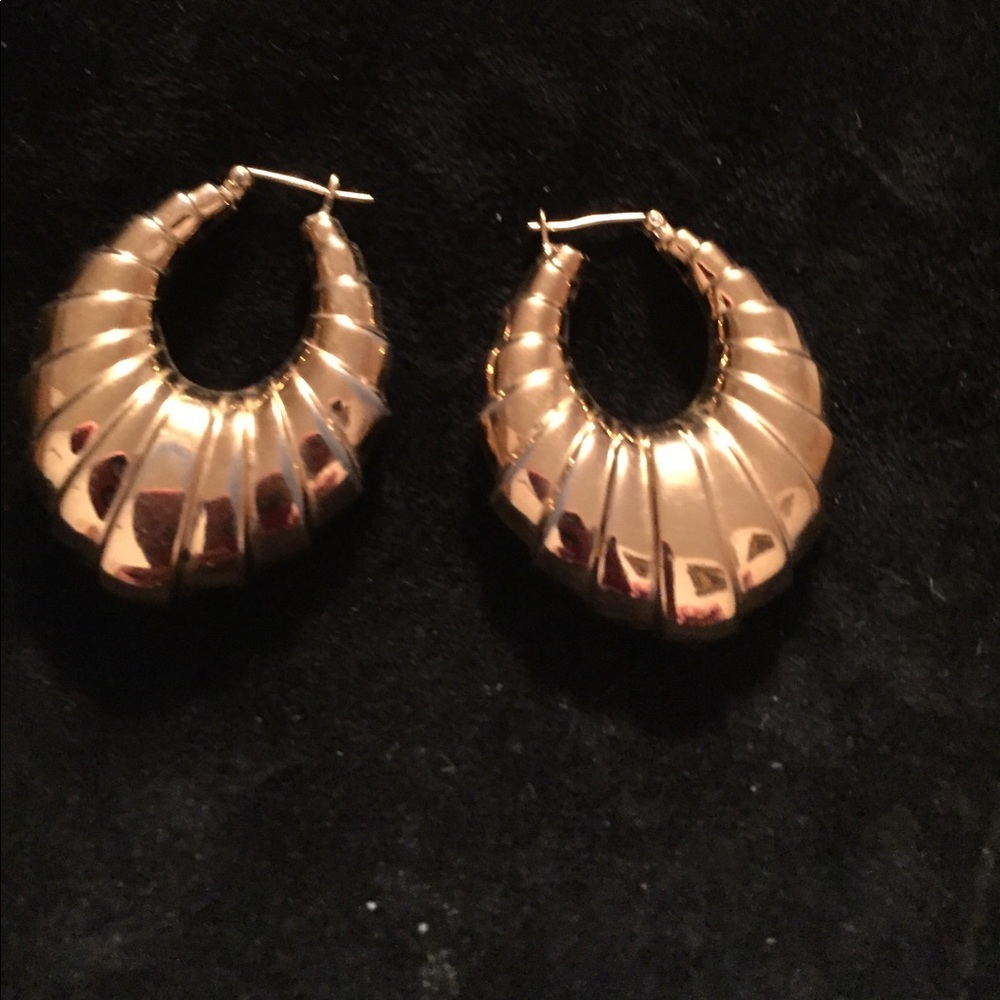 Goldtone hoop scrimp like pierced earrings