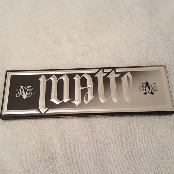 **SOLD**Kat Von D Metal Matte Palette**SOLD** - Picture 6 of 8