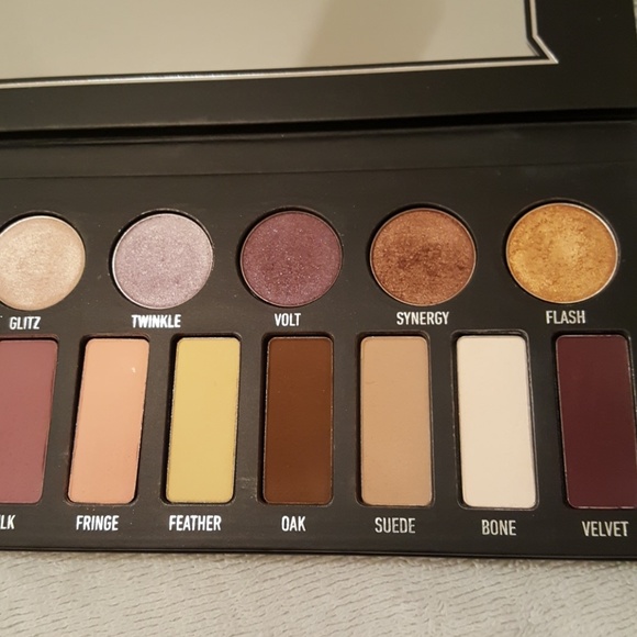 **SOLD**Kat Von D Metal Matte Palette**SOLD** - Picture 8 of 8