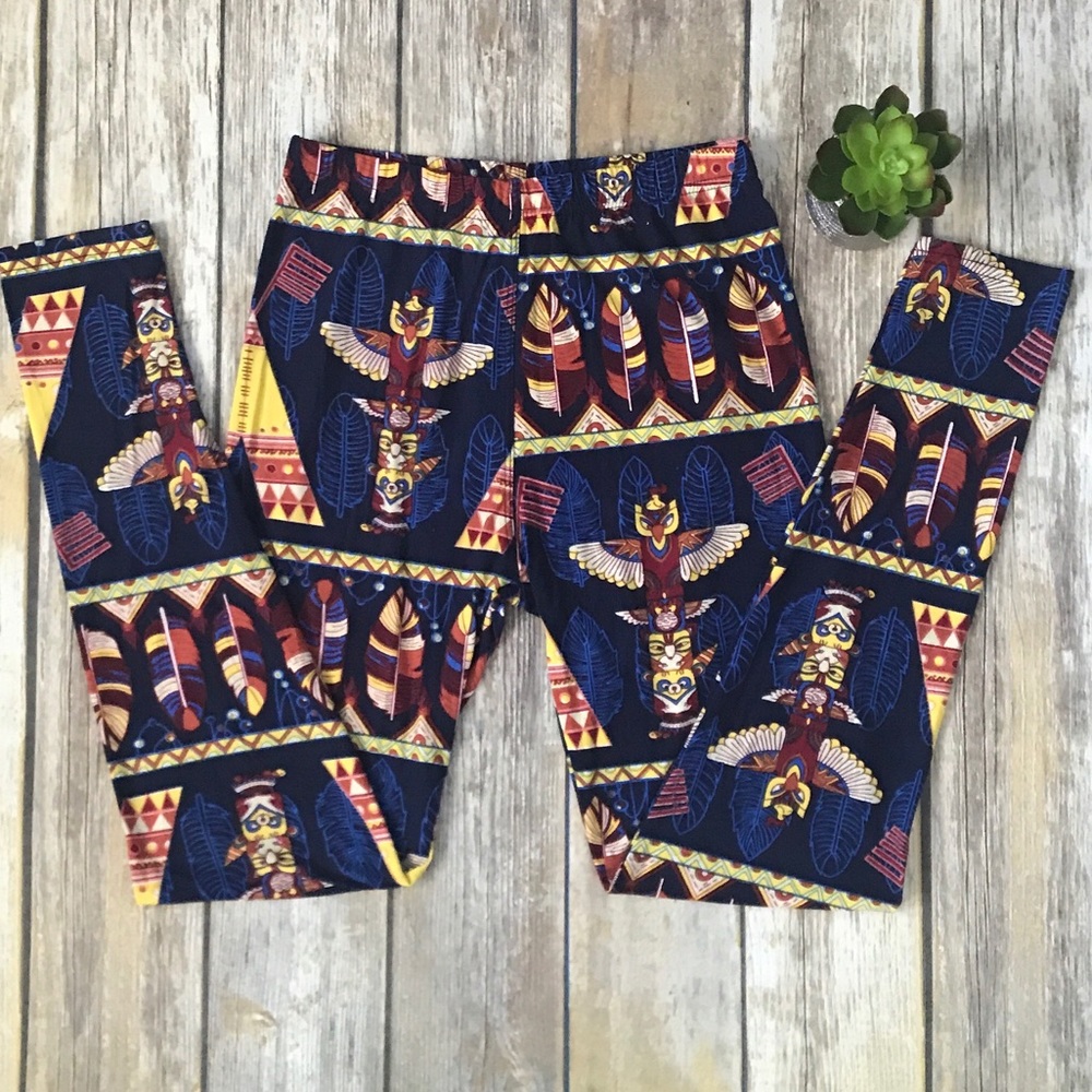 NWOT-TOTEM POLE AND FEATHER PRINT LEGGINGS