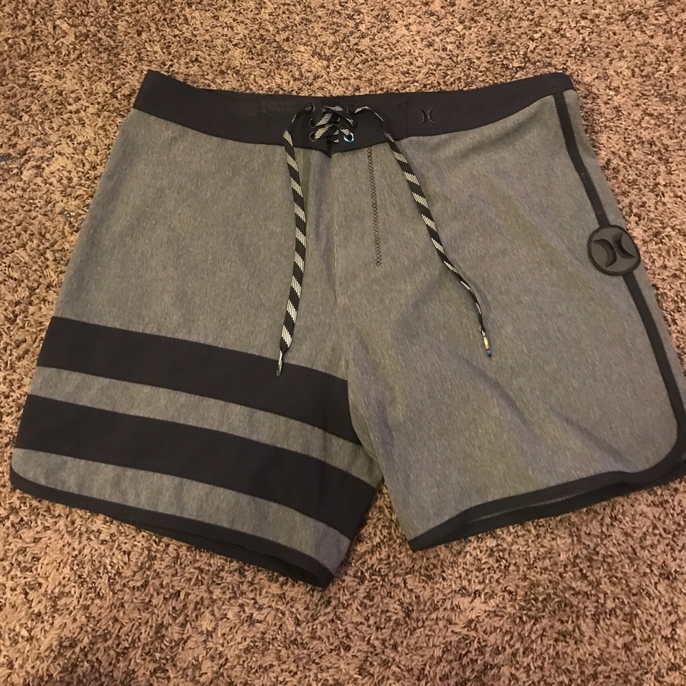 Hurley Phantom swimsuit. Size 32 Like New