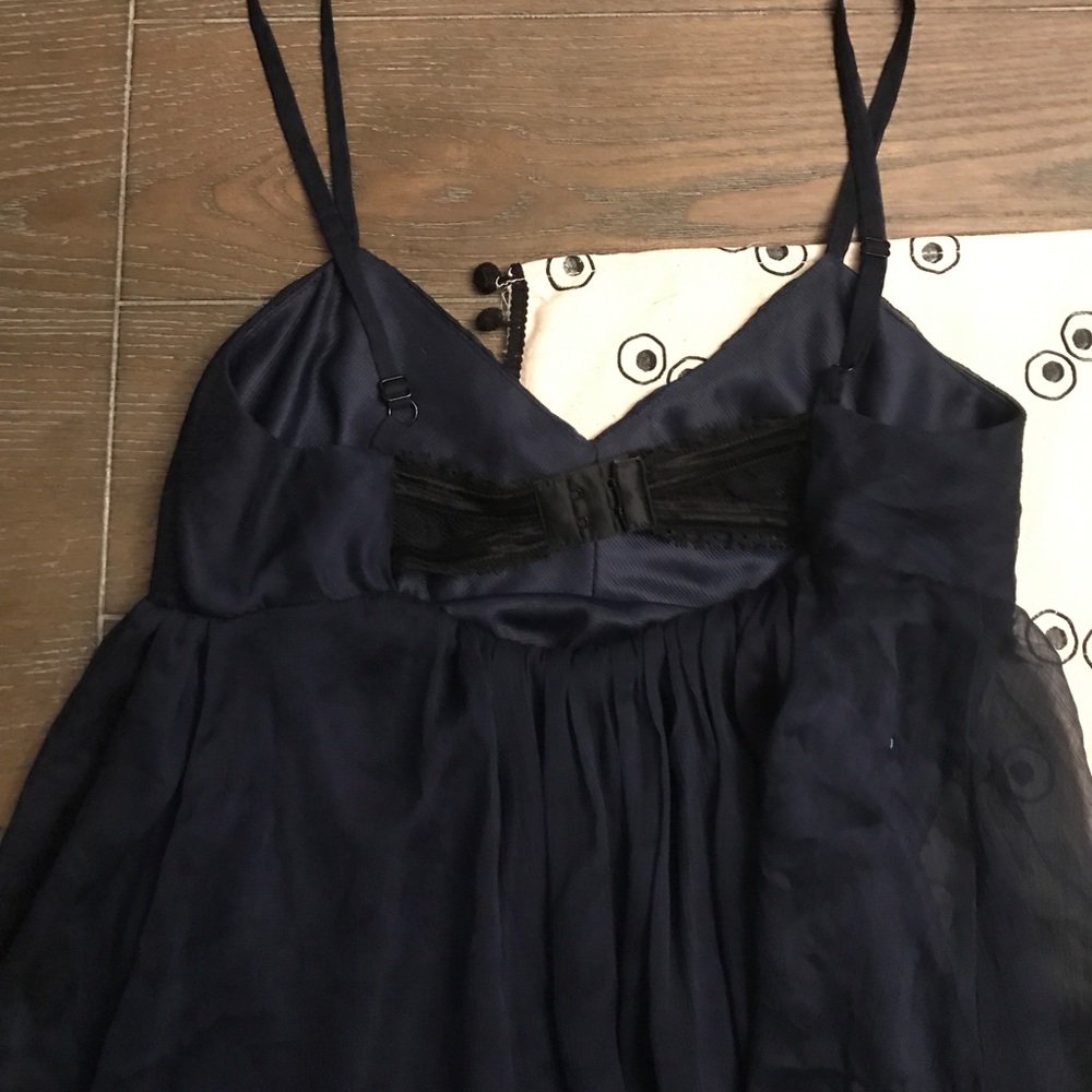 Adorable babydoll style blue top - Picture 2 of 3